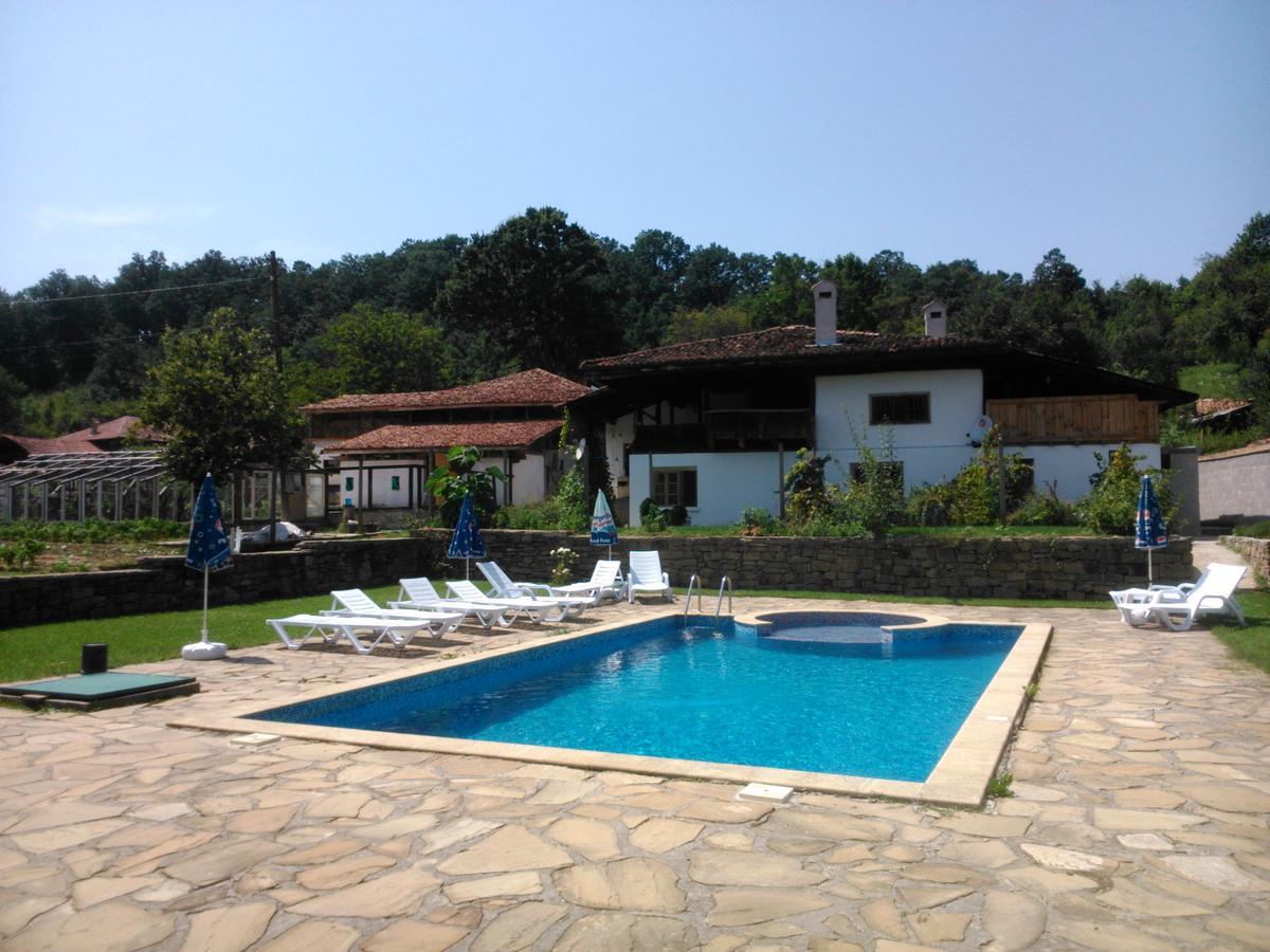 Hôtel Ecopark Elena Extérieur photo