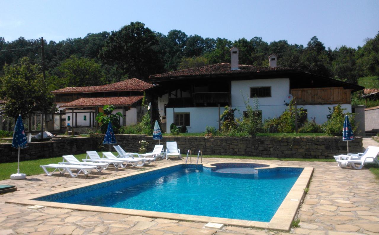 Hôtel Ecopark Elena Extérieur photo